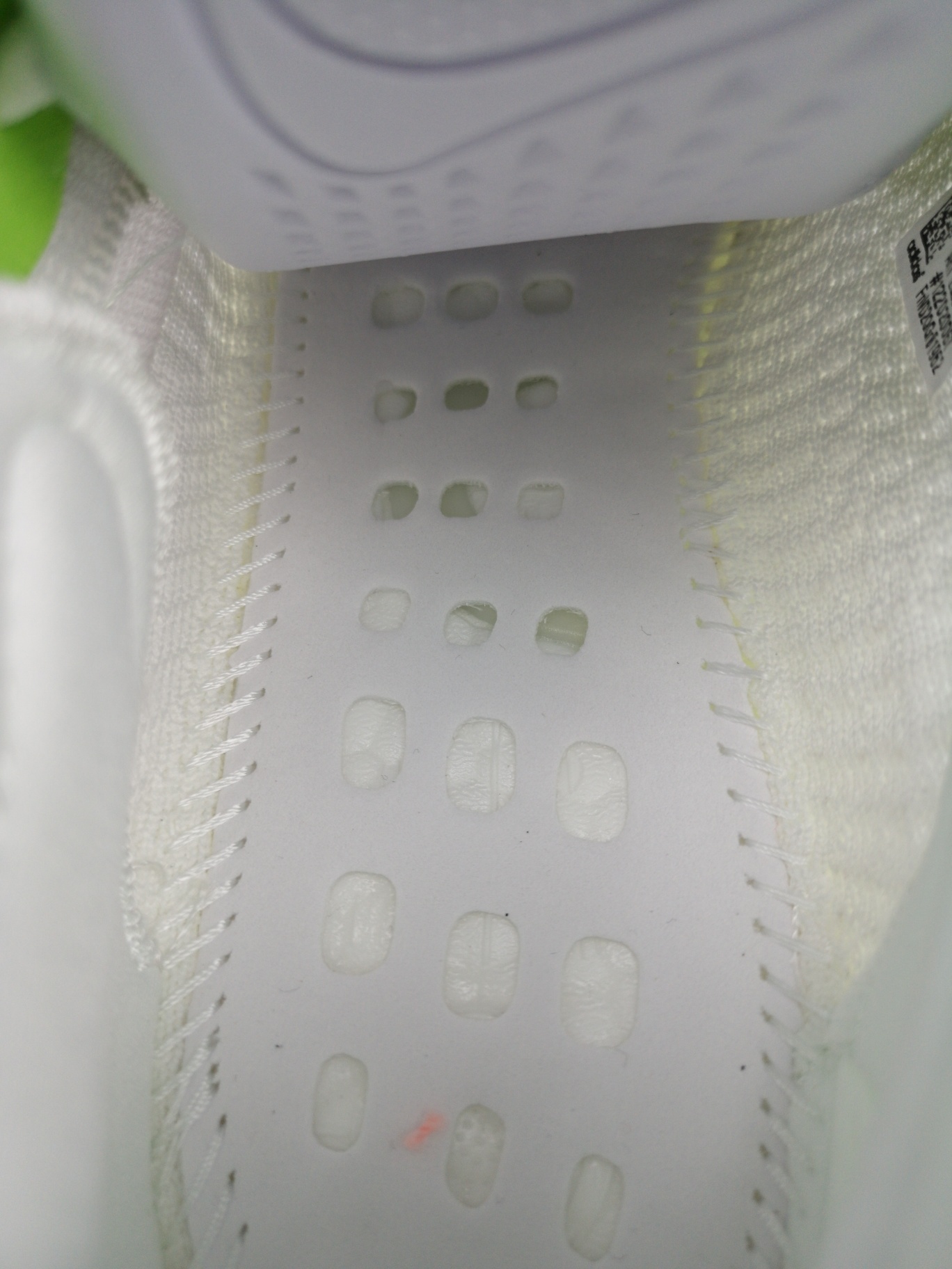 200支持放店新配色“网纱透明白荧光绿”真标真爆 adidas 椰子Yeezy 350v2 “Static”系列百搭轻便爆米花中底慢跑鞋，EG5563