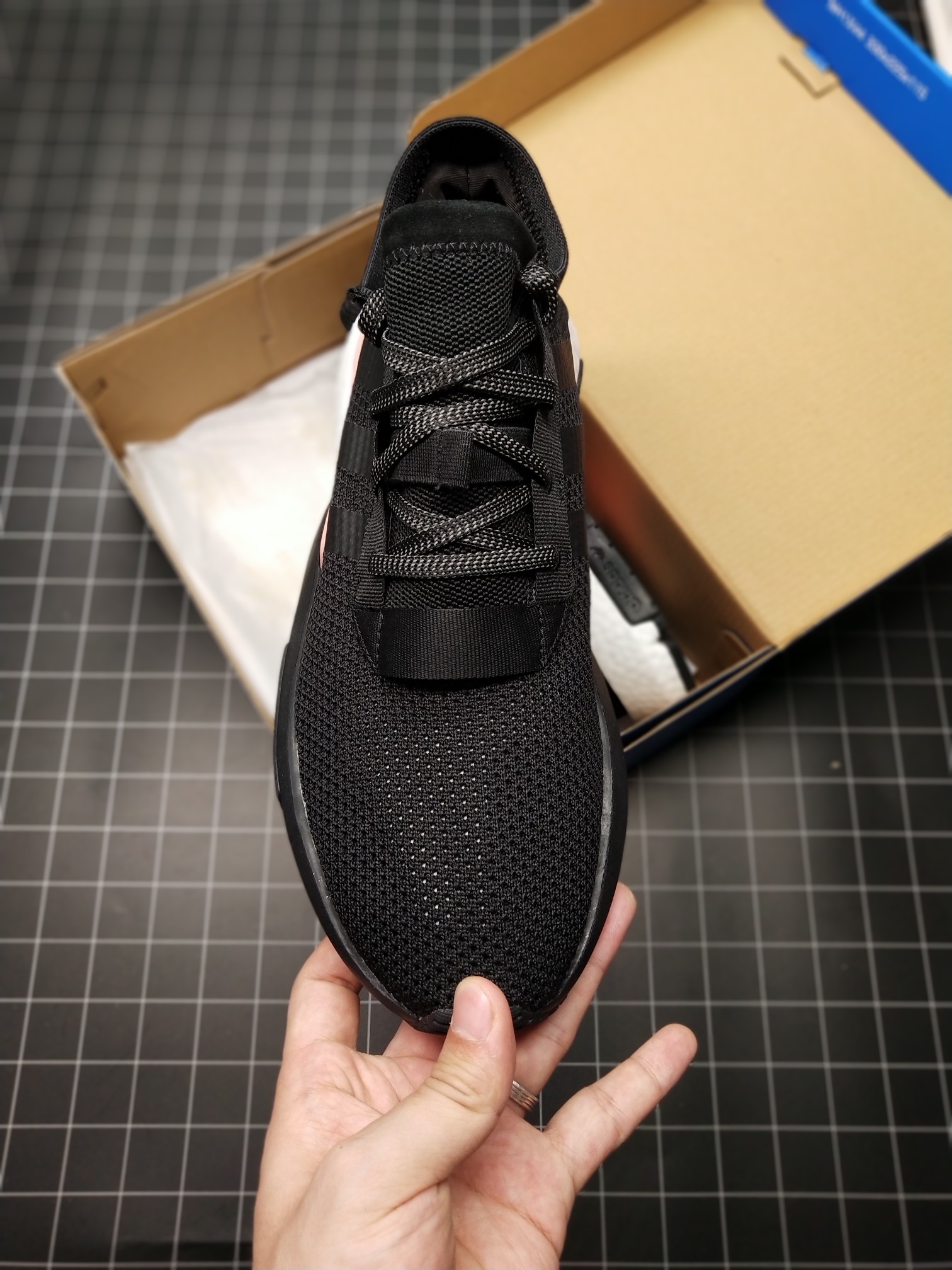 140公司级 真爆 /Adidas Originals POD-S3.1 Boost 轻跑老爹鞋 巴斯夫鱼鳞爆 B37447