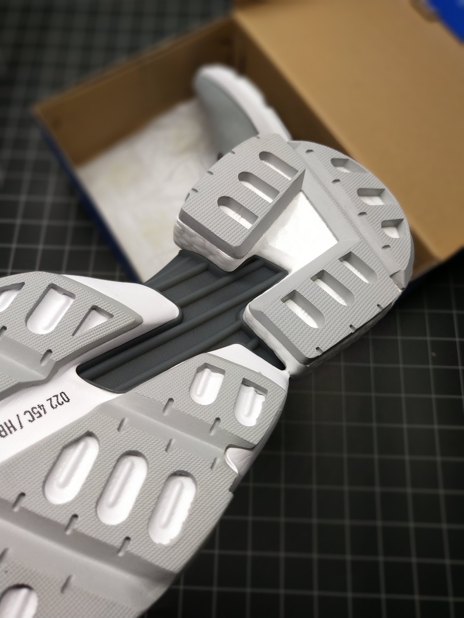 140公司级 真爆 货不多看手速阿迪达斯/Adidas Originals POD-S3.1 Boost 轻跑老爹鞋 巴斯夫鱼鳞爆  货号B37365