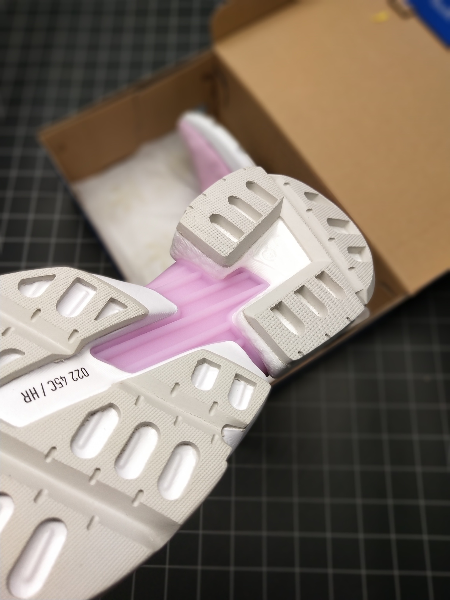 140公司级 真爆 货不多看手速阿迪达斯/Adidas Originals POD-S3.1 Boost 轻跑老爹鞋 巴斯夫鱼鳞爆  B37469
