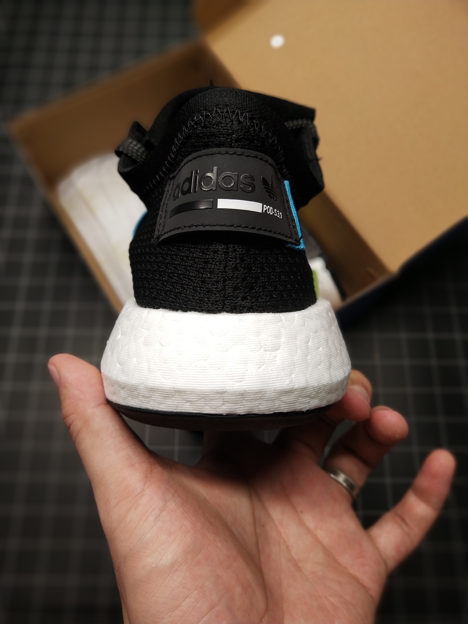 140公司级 真爆 货不多看手速阿迪达斯/Adidas Originals POD-S3.1 Boost 轻跑老爹鞋 巴斯夫鱼鳞爆  货号B37469