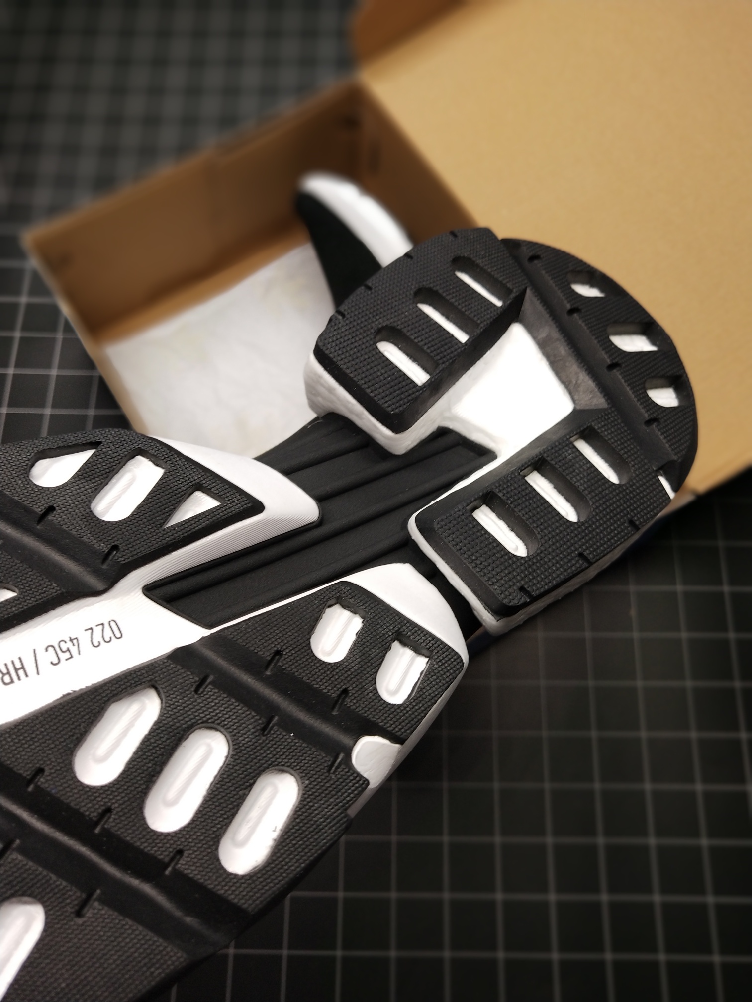 140公司级 真爆 货不多看手速阿迪达斯/Adidas Originals POD-S3.1 Boost 轻跑老爹鞋 巴斯夫鱼鳞爆  货号B37466