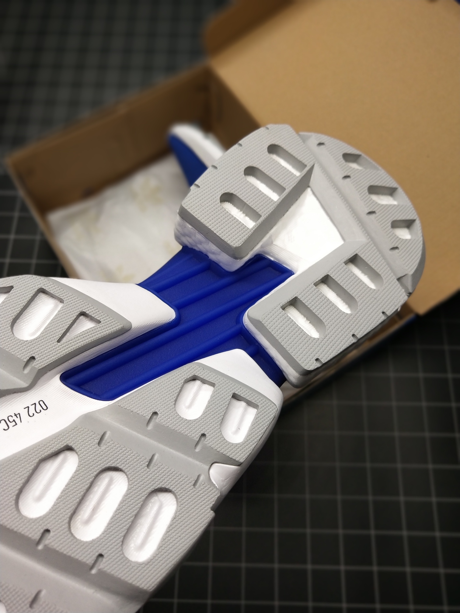 140公司级 真爆 货不多看手速阿迪达斯/Adidas Originals POD-S3.1 Boost 轻跑老爹鞋 巴斯夫鱼鳞爆  货号DB3292