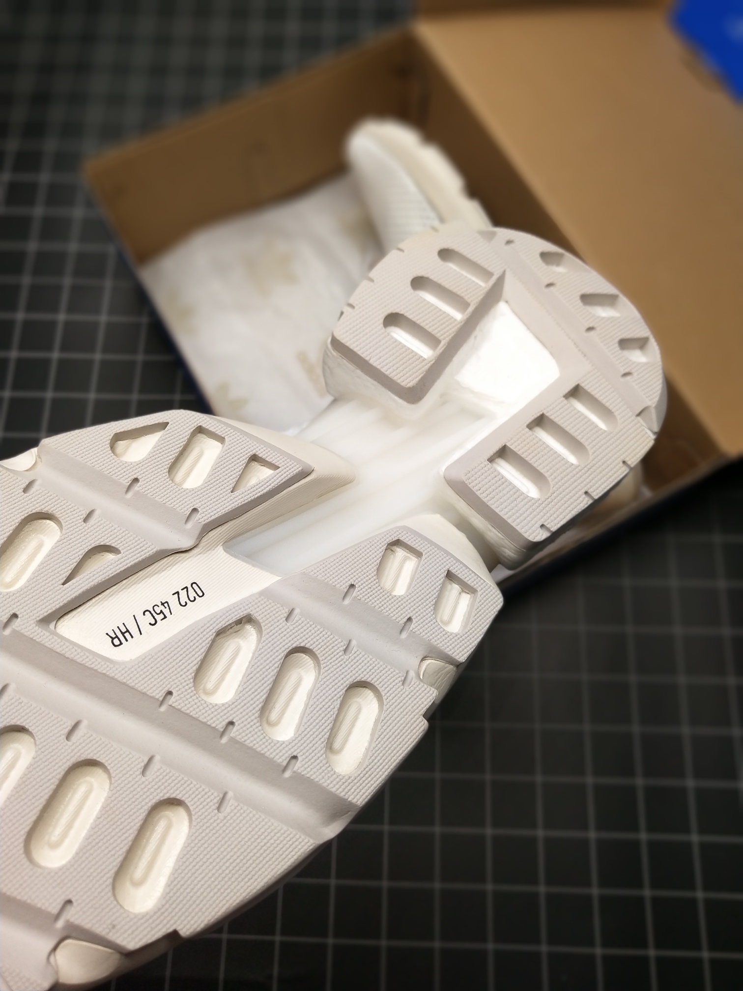 140公司级 真爆 货不多看手速阿迪达斯/Adidas Originals POD-S3.1 Boost 轻跑老爹鞋 巴斯夫鱼鳞爆  货号B28089