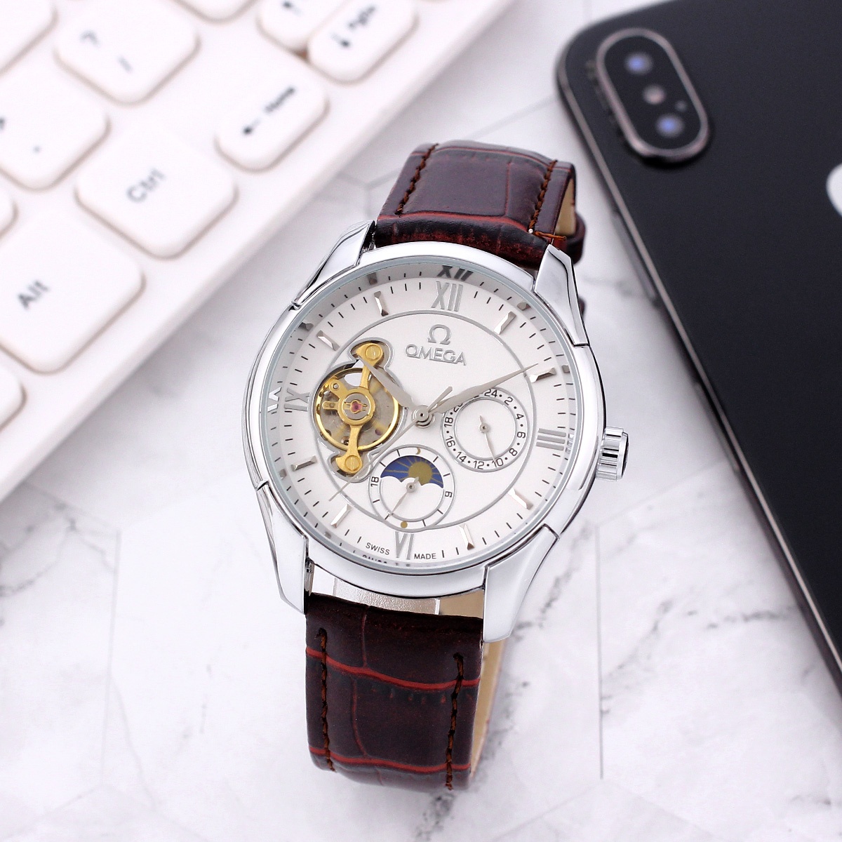 ❤️290包邮/原单代购级别
欧米茄－OMEGA[色]九飞轮全自动日月星辰机械⌚，6字位白天走时(太阳)[太阳]晚上走时(月亮)[月亮]蕴含最优质的材料与一丝不苟的工艺！超强矿物质玻璃，真空电镀，精密防水，直径：40mm，厚度：12mm，高端大气上档次，绅士首选‼‼