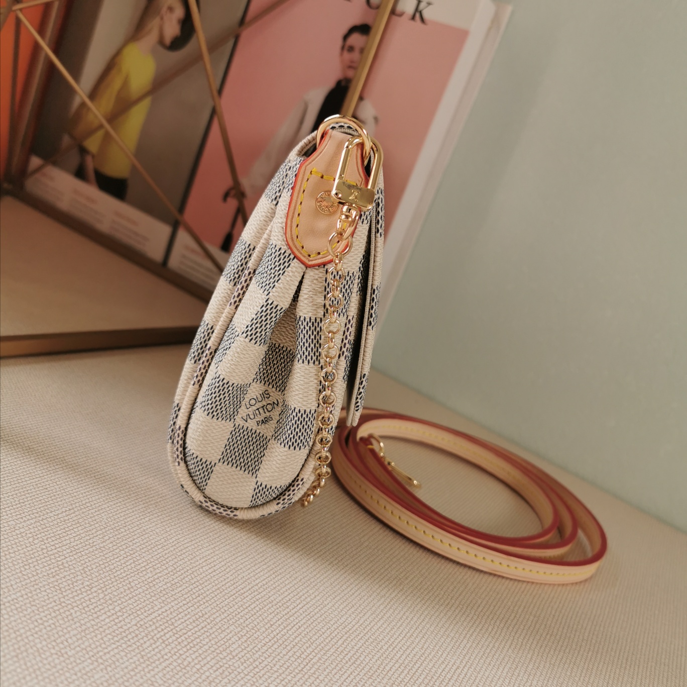 Louis Vuitton HKD9800 Damier Azur 28x17 4cm crossbody everyday