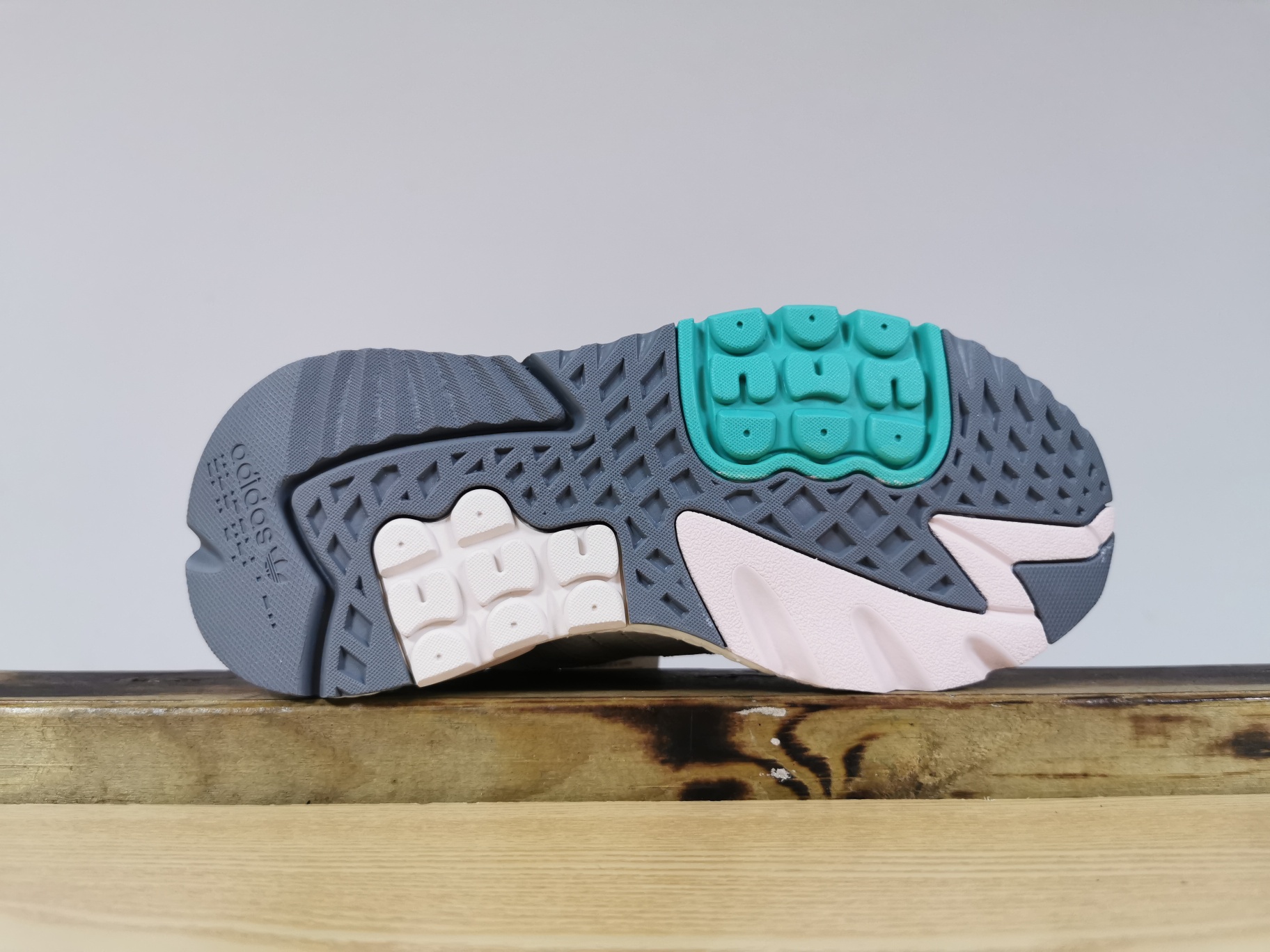 125新配色出货！夜行者夜光实体外单 跑量版本！Adidas Nite Jogger ”Grey Pack - Crystal White” -  仿真爆！EF8721