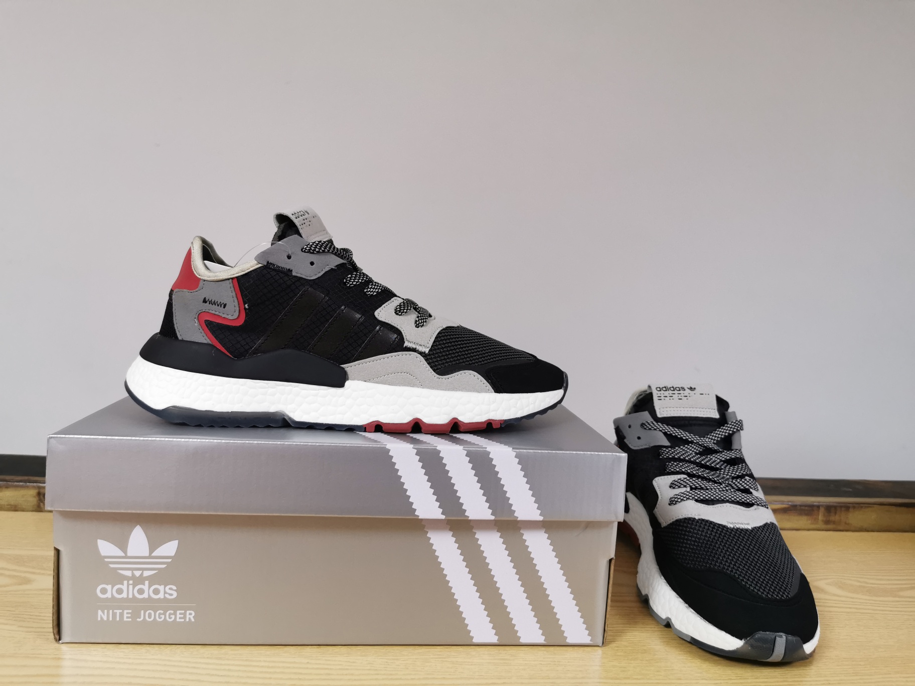 125新配色出货！夜行者夜光实体外单 跑量版本！Adidas Nite Jogger ”Grey Pack - Crystal White” -  仿真爆！G26311