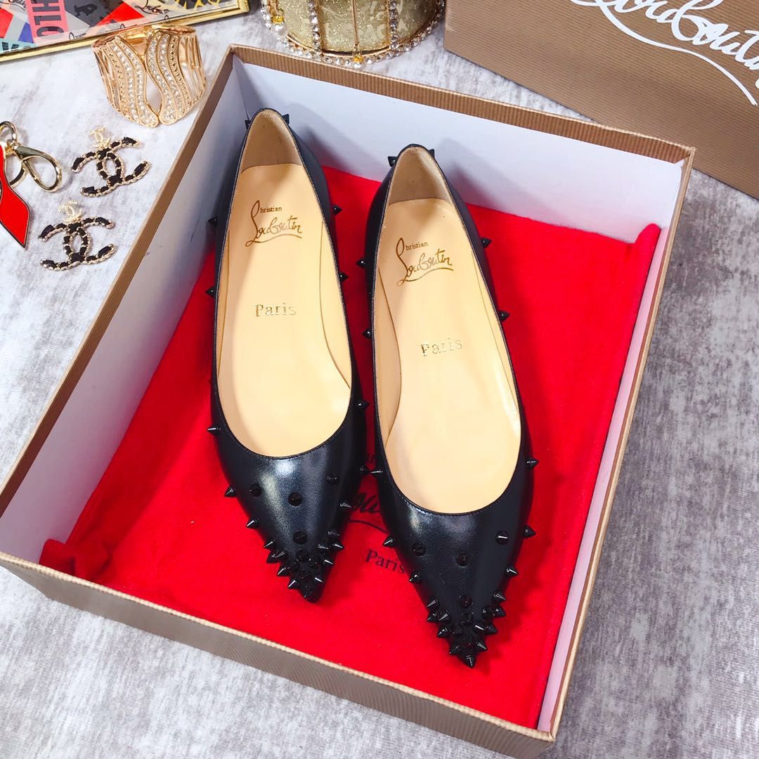 NO:337350,High-end customized rivet classic series!  H1Cm, size 35-42. Genuine leather check. 21096-013 Black cowhide black nails, official website synchronization Standard European code Reference: 21096-013 Color:black/gold Material:cowhide Lining:goat leather Heel height:1Cm Sole:leather sole Size:EUR 35-42 (US 4-11):,,christian louboutin,cowhide19860909高端订制 铆钉精典款系列！ H1Cm,尺码35-42码.真皮大查. 21096-013黑牛皮黑钉,官网同步 标准欧码 Reference:21096-013 Color:black/gold Material:cowhide Lining:goat leather Heel heigh:1Cm Sole:leather sole Size:EUR 35－42（US 4一11) :,,christian louboutin,cowhide,Women's Shoes