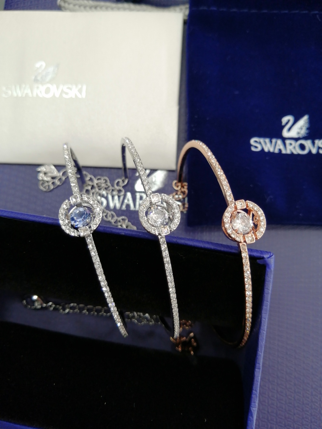 NO:816848,[Original order purchase level] Swarovski SPARKLING DANCE Swarovski SPARKLING DANCE Exquisite and elegant women's bracelet jewelry with dancing crystal colors, beating heart bracelet with dancing crystal colors, elegant charm surrounding the wrist., Swarovski bracelet, swarovski, bracelet19860909【原单代购级别】施华洛灵动手镯施华洛世奇SPARKLING DANCE 跃动晶彩精致典雅女手镯饰品,跳动的心灵动手镯 跃动晶彩,环绕腕间的典雅魅力.,施华洛手环,swarovski,bracelet,Jewelry