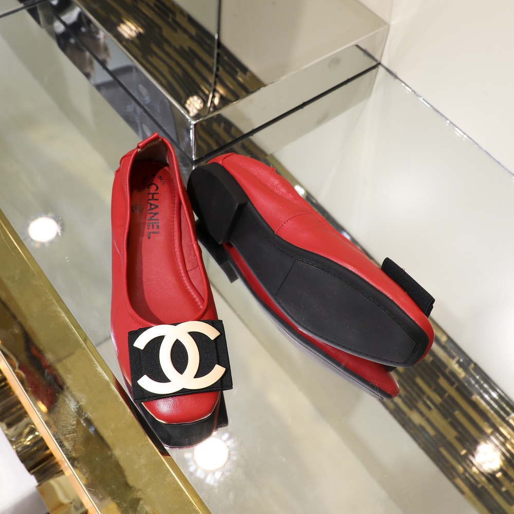 ⬆️🆕工厂价135  💰
上新❗️早春款小香蛋卷鞋，舒适楦型不挑脚😍，5mm高弹乳胶让你穿起来超级柔软舒适😄。面料进口绵羊皮，内里垫脚统统采用柔软小羊皮❗️黑 枪 金 银 红 粉 兰 酒红 8色可选 码数35～40定做41