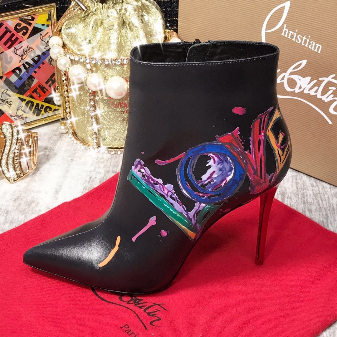 NO:337142,High-end customized graffiti boot series!  H10cm!  Size 35-42, private mold trademark zipper, 902-003, black cowhide graffiti, official website synchronization Standard European code Reference:902-003 Color:black/red Material:couhide Lining:goat leather Heel height:10Cm Sole:leather sole Size:EUR 34-42 (US 4-11):,,christian louboutin,boots,cowhide19860909高端订制涂鸦靴系列！ H10cm！尺码35-42码,私模商标拉链,902-003,黑牛皮涂鸦,官网同步 标准欧码 Reference:902-003 Color:black/red Material:couhide Lining:goat leather Heel heigh:10Cm Sole:leather sole Size:EUR 34－42（US 4一11) :,,christian louboutin,boots,cowhide,Women's Shoes