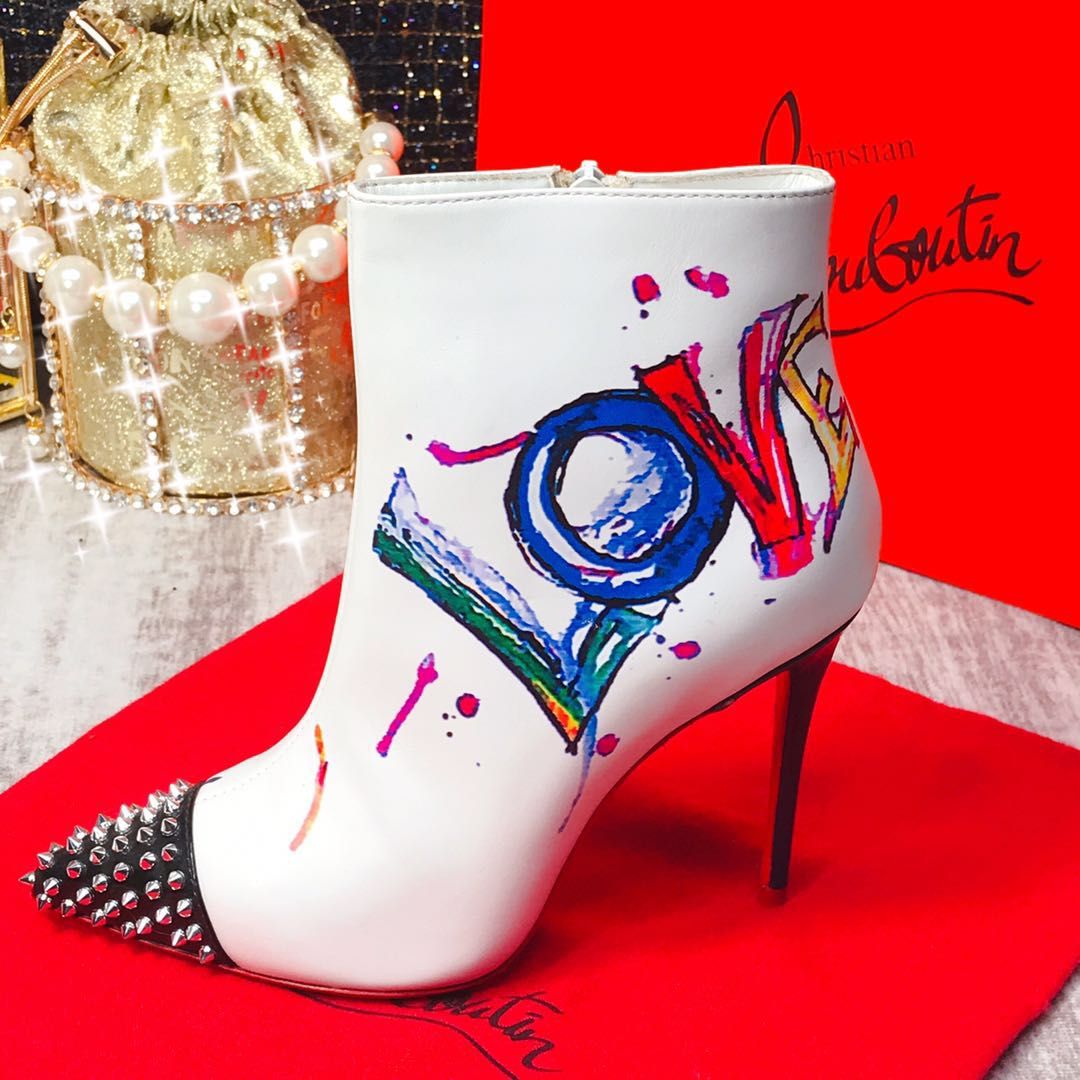 NO:337134,High-end custom graffiti boot series!  H10cm!  Size 34-42. Private mold trademark zipper, graffiti, 902-004, white cowhide graffiti silver nails, official website synchronization Standard European code Reference:902-004 Color:white/blue Material:couhide Lining:goat leather Heel height:10Cm Sole:leather sole Size:EUR 34-42 (US 4-11):,,christian louboutin,boots,cowhide19860909高端订制 涂鸦靴系列！ H10cm！尺码34-42码.私模商标拉链,涂鸦,902-004,白牛皮涂鸦银钉,官网同步 标准欧码 Reference:902-004 Color:white/blue Material:couhide Lining:goat leather Heel heigh:10Cm Sole:leather sole Size:EUR 34－42（US 4一11) :,,christian louboutin,boots,cowhide,Women's Shoes