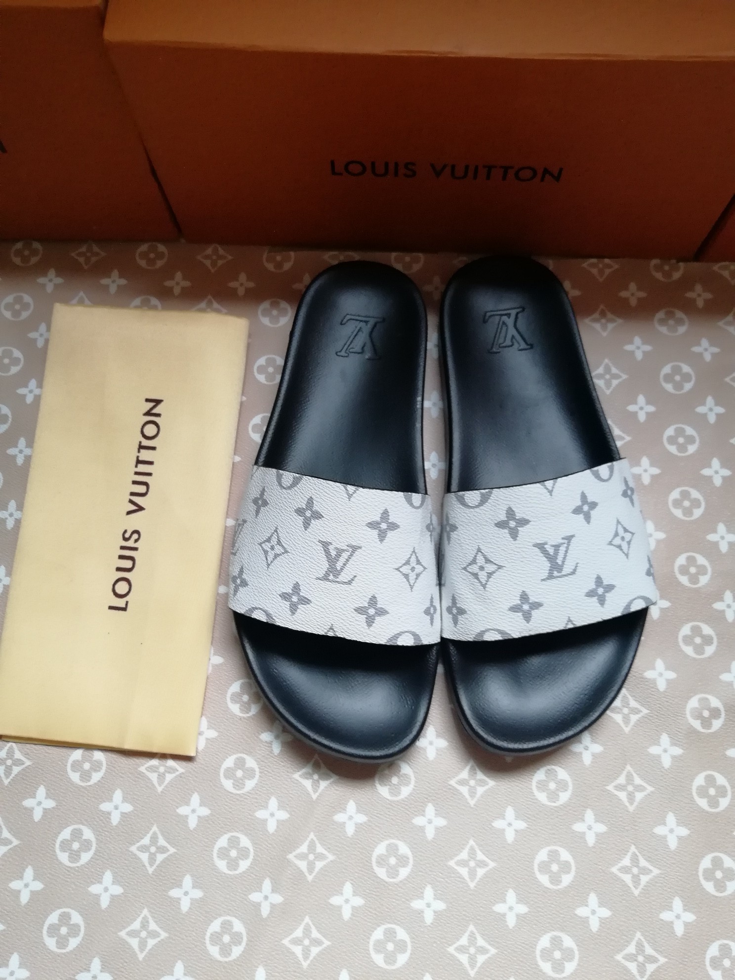 Louis Vuitton Zapatos Pantuflas Colección primavera Pantalones deportivos