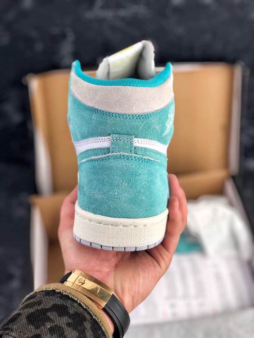 aj1low蒂芙尼绿真假辨别(aj1蒂芙尼绿真假辨别)-第2张图片-原单渠道