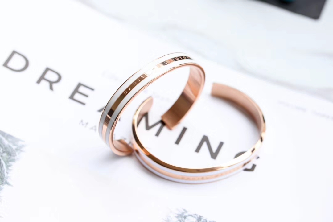 NO:100820,DW rubber-drop couple bracelet, new classic combination, three colors available, simple and exquisite, freely matched, DW, bracelet19860909DW滴胶情侣手镯 全新经典组合,三色可选 简约而又精致,随心搭配,DW,bracelet,Jewelry