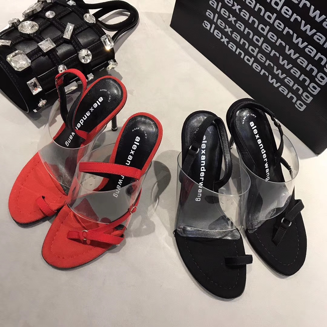NO:256265,Alexander-Wang [Mandarin Duck Sandals], the king is back, the original version is purchased and opened. After three months, the foot test is countless times and then the last lattice is refined. The Paris show style, star street photography, handmade, the details are particularly obvious, the foot is slender, the favorite banquet shoes of European and American celebrities, the heel height is 10cm piano paint heel, which is super tall, sexy without losing the feeling of comfort, fabric, New Zealand imported Yangjing, inner layer of sheepskin. 2 colors red black, size 35-40, outsole leather soles, sandals, sheepskin, sheep, Leather soles19860909亚历山大-王【鸳鸯凉鞋】,王者归来,原版购入开模,历时三个月无数次的试脚再精修楦头格位,巴黎走秀款,明星街拍 ,手工制作,细节特别明显,上脚纤细,欧美大牌名媛最爱的宴会鞋,跟高10cm钢琴烤漆跟,超显高挑,性感而不失舒适感,面料新西兰进口羊京,内里头层羊皮.2个色颜色 红色 黑色,码数35-40 大底真皮大底,凉鞋,sandals,sheepskin,sheep,Leather soles,Women's Shoes