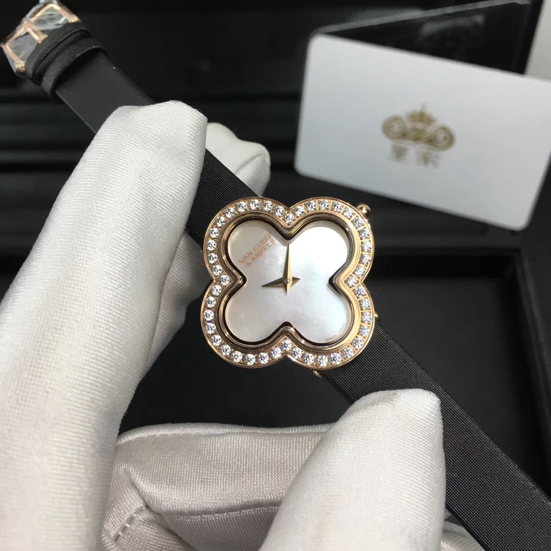 Van Cleef & Arpels 皇家 梵克雅宝四叶草女款腕表