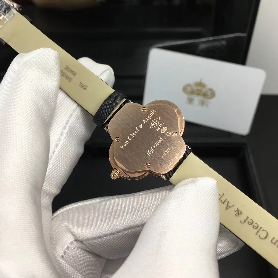 Van Cleef & Arpels 皇家 梵克雅宝四叶草女款腕表