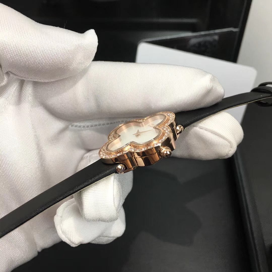 Van Cleef & Arpels 皇家 梵克雅宝四叶草女款腕表