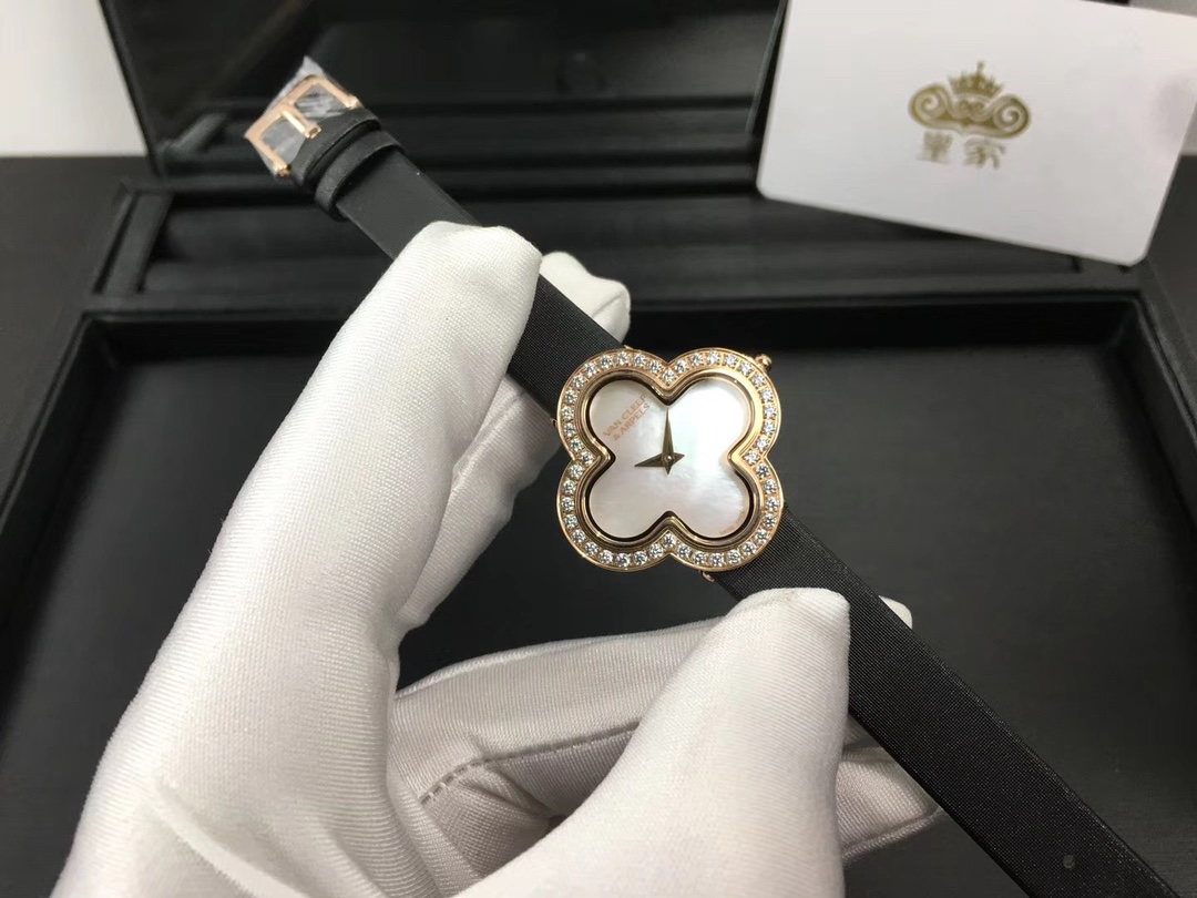 Van Cleef & Arpels 皇家 梵克雅宝四叶草女款腕表