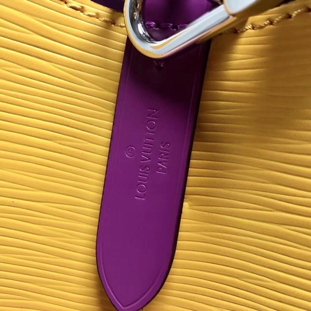 M52853黄【顶级原单】NÉONOÉ BB 手袋(线上首发)NéoNoé BB 手袋沿袭路易威登经典的