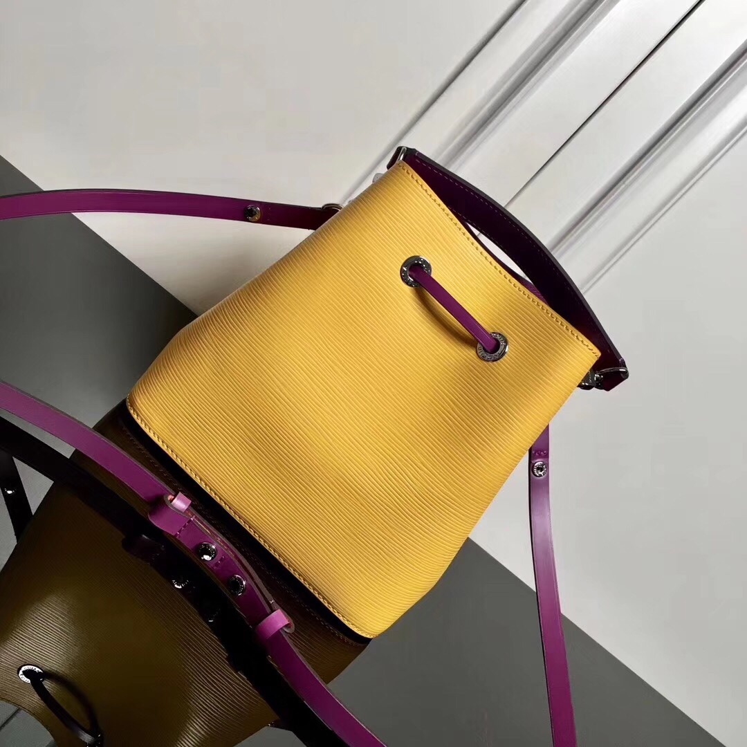 M52853黄【顶级原单】NÉONOÉ BB 手袋(线上首发)NéoNoé BB 手袋沿袭路易威登经典的