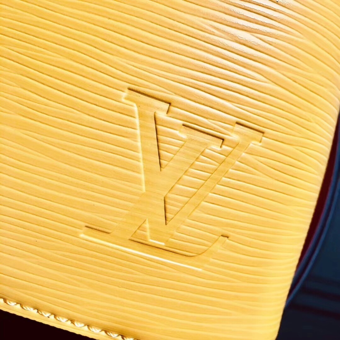 M52853黄【顶级原单】NÉONOÉ BB 手袋(线上首发)NéoNoé BB 手袋沿袭路易威登经典的