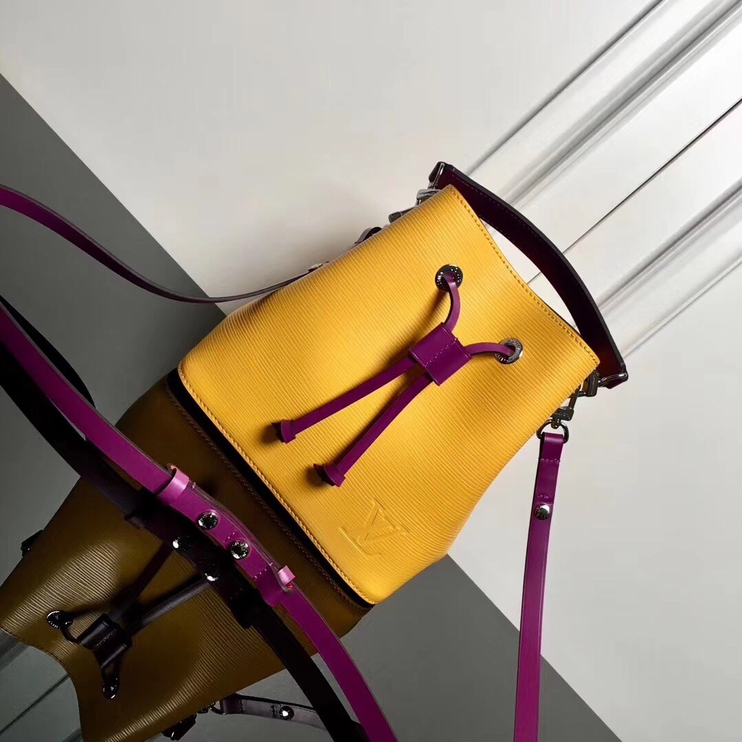 M52853黄【顶级原单】NÉONOÉ BB 手袋(线上首发)NéoNoé BB 手袋沿袭路易威登经典的