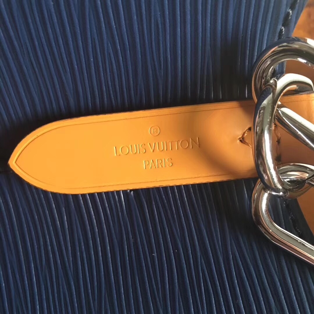 M52853靛蓝【顶级原单】NÉONOÉ BB 手袋(线上首发)NéoNoé BB 手袋沿袭路易威登经典