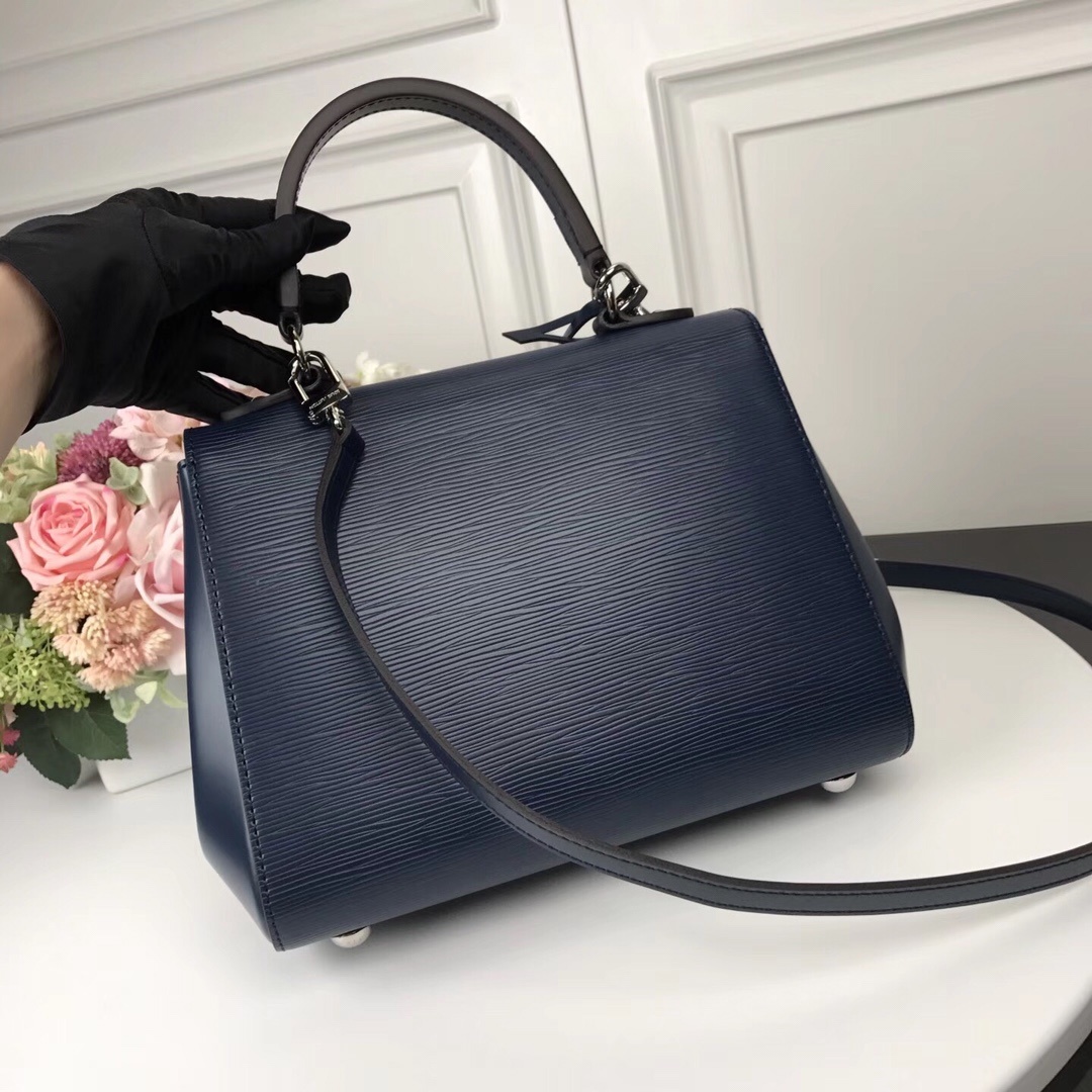 M41305靛蓝顶级原单CLUNYBB手袋Epi启发了NicolasGhesquiere的创作他对Clu