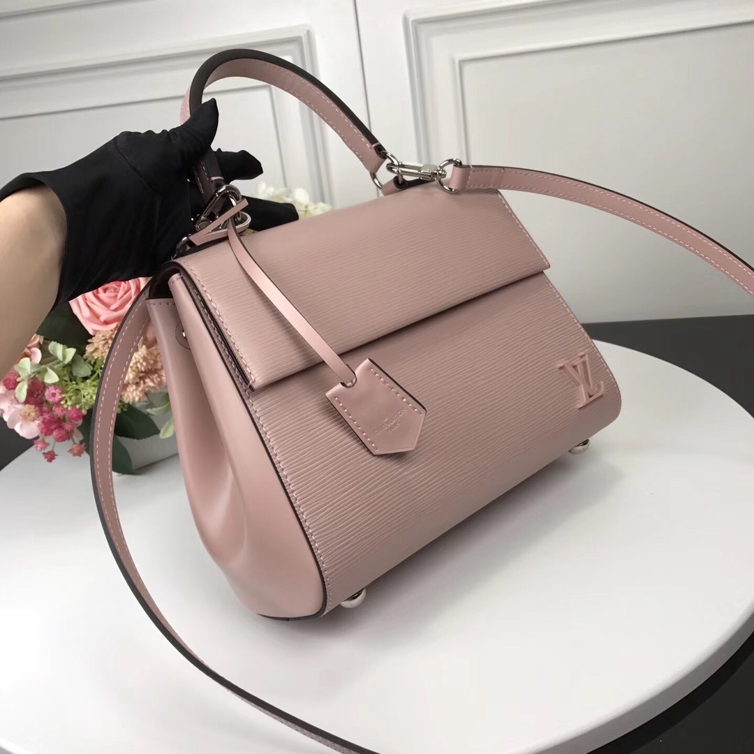 M41305粉顶级原单CLUNYBB手袋Epi启发了NicolasGhesquiere的创作他对Clun