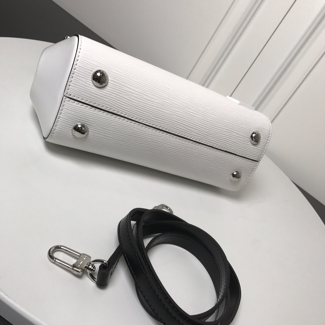 M41305白顶级原单CLUNYBB手袋Epi启发了NicolasGhesquiere的创作他对Clun