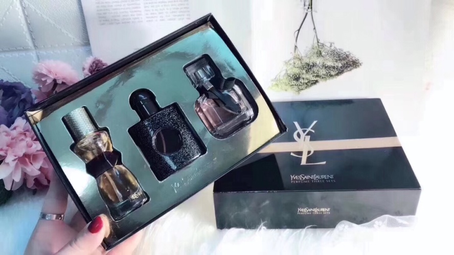 Yves Saint Laurent Perfume Set - Mon Paris, Black Opium, Libre - 3 x 30ml 1 Yves Saint Laurent Perfume Set - Mon Paris, Black Opium, Libre - 3 x 30ml