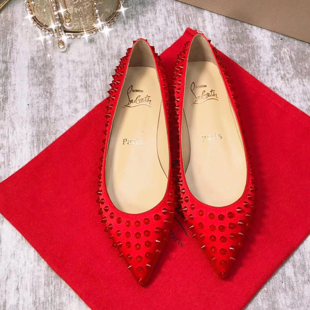 NO:337337,High-end customized rivet classic series!  H1Cm, size 35-42. Leather big sole. 21096-Red silk red nails, official website synchronization standard European code. Reference:21096- Color:red Material:patent leather Lining:goat leather Heel height:1Cm Sole:leather sole Size:EUR 35-42 (US 4-11):,,christian louboutin,real silk,Leather soles19860909高端订制 铆钉精典款系列！ H1Cm,尺码35-42码.真皮大底. 21096-红真丝红钉,官网同步 标准欧码. Reference:21096- Color:red Material:patent leather Lining:goat leather Heel heigh:1Cm Sole:leather sole Size:EUR 35－42（US 4一11) :,,christian louboutin,real silk,Leather soles,Women's Shoes