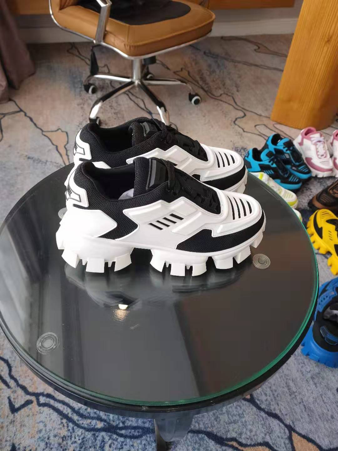 NO:351335,Real price PRADA Prada 2019 latest show color-blocking thick-bottomed dad couple model, Guan Xiaotong, Cai Xukun, Deng Enxi, Lai Guanlin, Wang Zixuan, many celebrities have the same style, all twelve colors are made, high-quality welcome and the original board. The number of codes is 35--46, can be customized without standards, prada, prada19860909实价 PRADA 普拉达2019最新走秀拼色厚底老爹情侣款,关晓彤,蔡徐坤,邓恩熙,赖冠霖,王紫旋众多明星同款,十二个颜色全部做齐,高品质欢迎和原板对比.码数35---46码,可定做无标,,prada,prada,Men's shoes