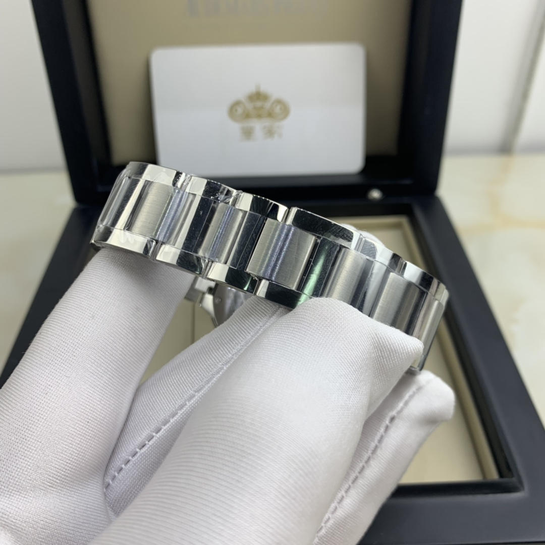 Cartier 皇家 卡地亚蓝气球系列36尺寸镶钻腕表