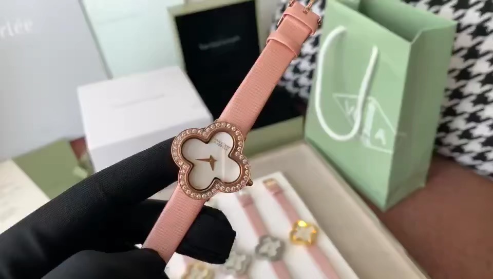 Van Cleef & Arpels 梵克雅宝四叶草女表视频欣赏