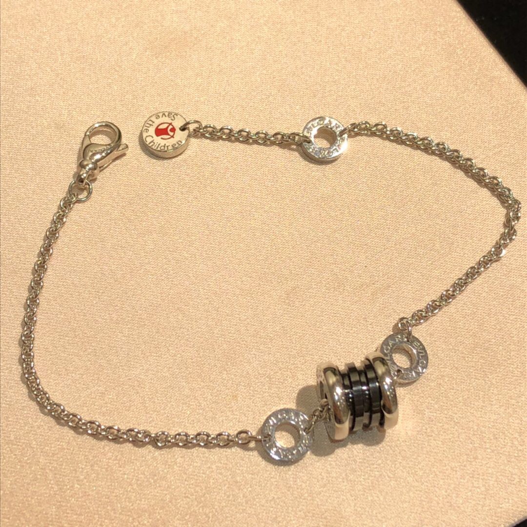 NO:635275,88240, Bracelet details BVLGARI Charity Little Red Man Spring Bracelet zp customized version made of pure silver and black ceramic. The only one in the market that makes it the same as the original. The entire authentic product is disassembled and made of custom-made ceramics. CNC jewelry craftsmanship is used for engraving on both sides, and each accessory is custom-made by opening a mold.,,bottega veneta,bvlgari,bvlgari,bracelet,pure silver,Cardia high-end jewelry1986090988240,手链细节 BVLGARI宝格丽慈善小红人弹簧手链 zp定制版材质纯银黑陶瓷 市场唯一一家做的跟原版一样. 整条正品全部拆出来.陶瓷定制的. 两边刻字走CNC的珠宝工艺, 每个配件都是开模定制的.,,bottega veneta,bvlgari,bvlgari,bracelet,pure silver,卡迪亚高端饰品,Jewelry