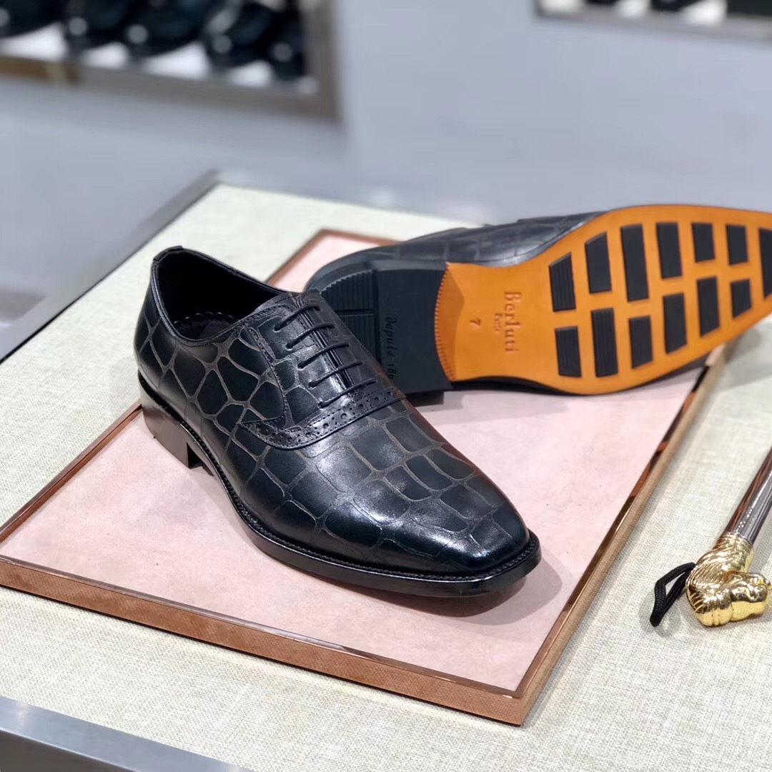 [Berluti] Boutique de alta gama color cepillado pintado a mano de piel de vacuno importado/estampado
