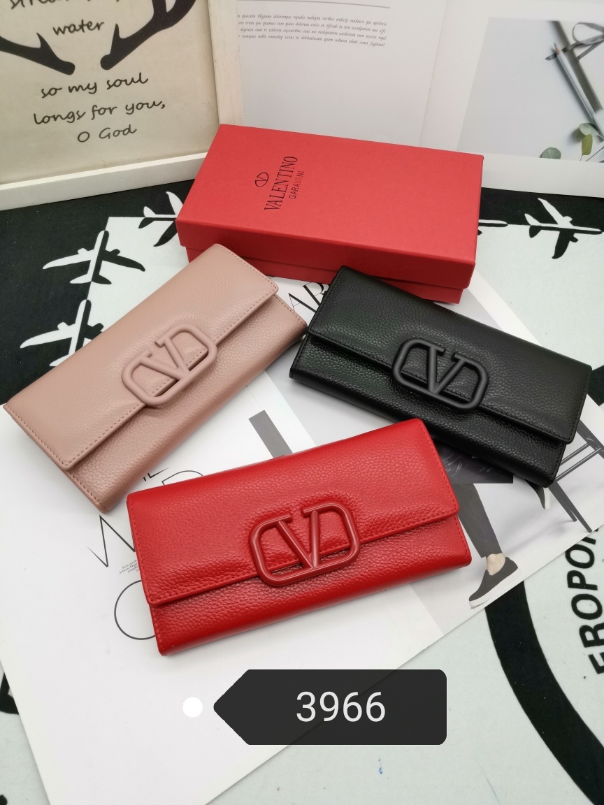 🆕🆕🆕🆕3966专柜同步,最新款钱包,采用进口牛 皮,原厂定制的最新徽标,不管皮质还是logo,都要给