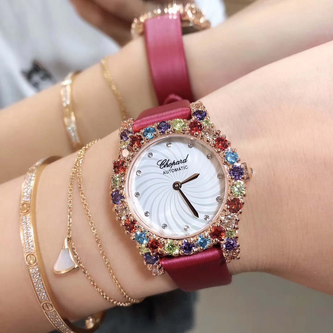 Chopard 萧邦糖果珠宝定制款 萧邦-Chopard 当华美珠宝邂逅钟表技艺 萧邦通过 工艺将两者合一