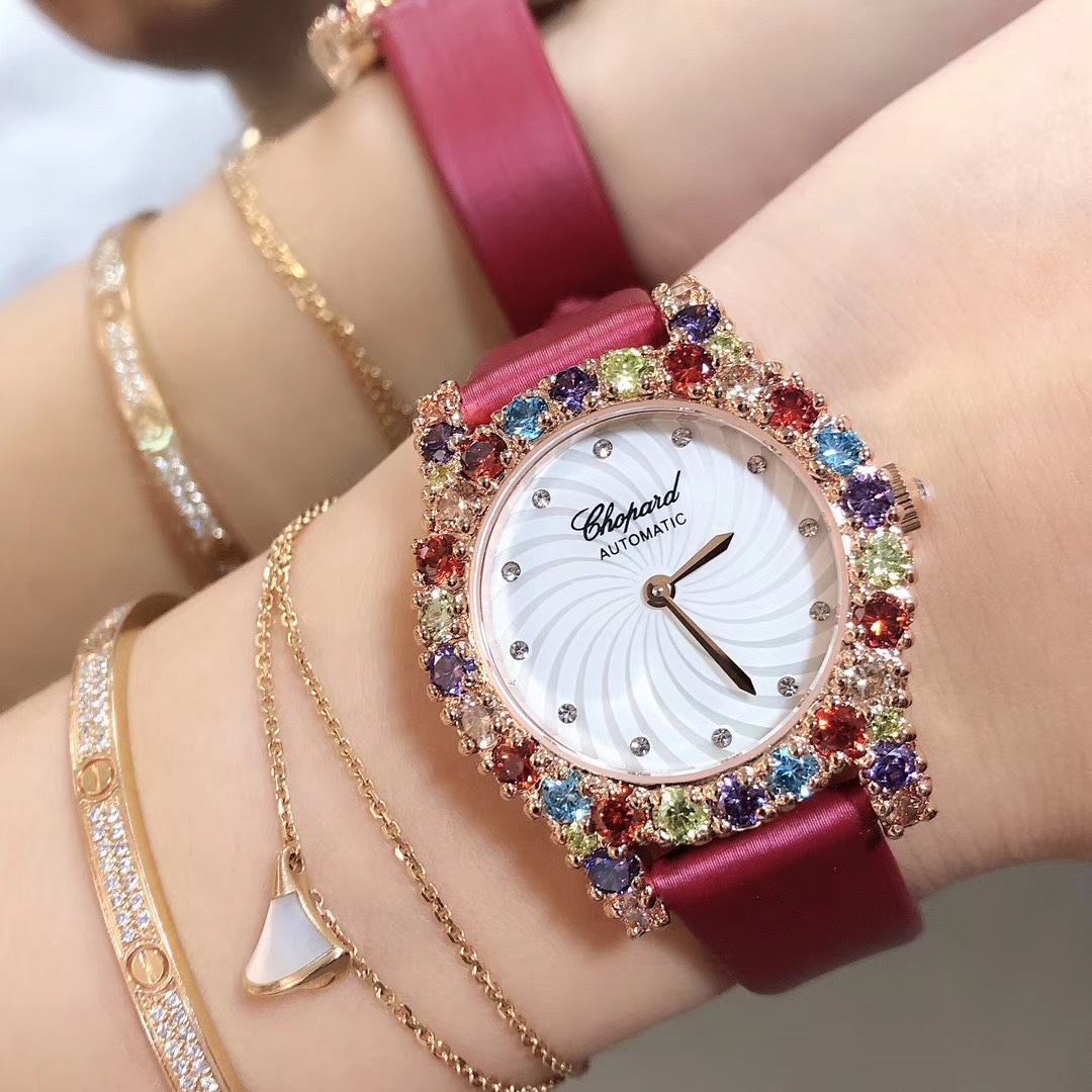 Chopard 萧邦糖果珠宝定制款 萧邦-Chopard 当华美珠宝邂逅钟表技艺 萧邦通过 工艺将两者合一