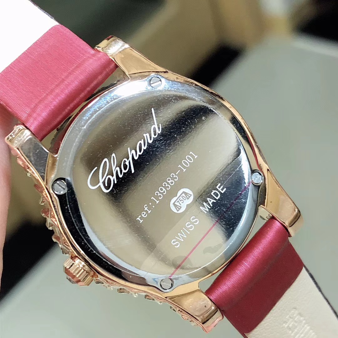 Chopard 萧邦糖果珠宝定制款 萧邦-Chopard 当华美珠宝邂逅钟表技艺 萧邦通过 工艺将两者合一
