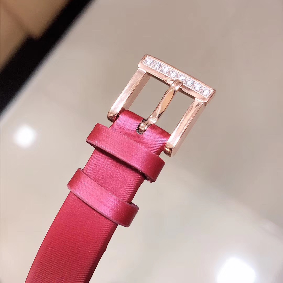 Chopard 萧邦糖果珠宝定制款 萧邦-Chopard 当华美珠宝邂逅钟表技艺 萧邦通过 工艺将两者合一
