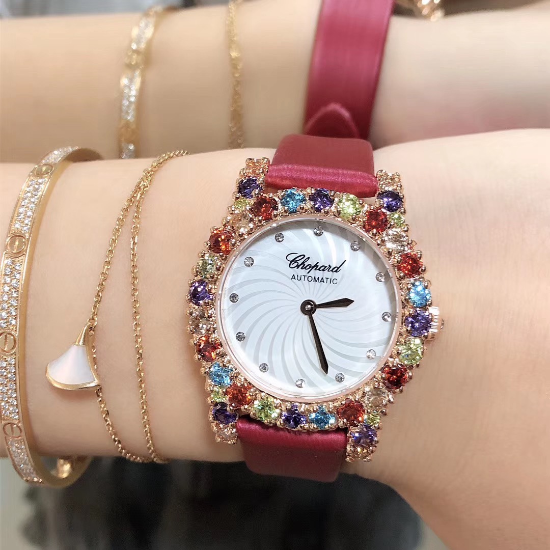 Chopard 萧邦糖果珠宝定制款 萧邦-Chopard 当华美珠宝邂逅钟表技艺 萧邦通过 工艺将两者合一