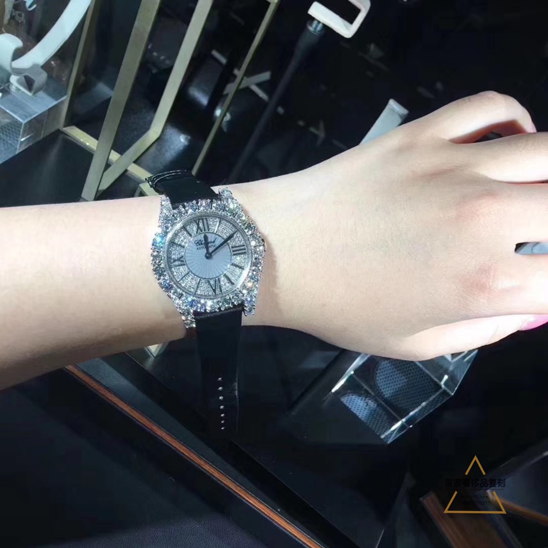 Chopard 萧邦女款大钻腕表