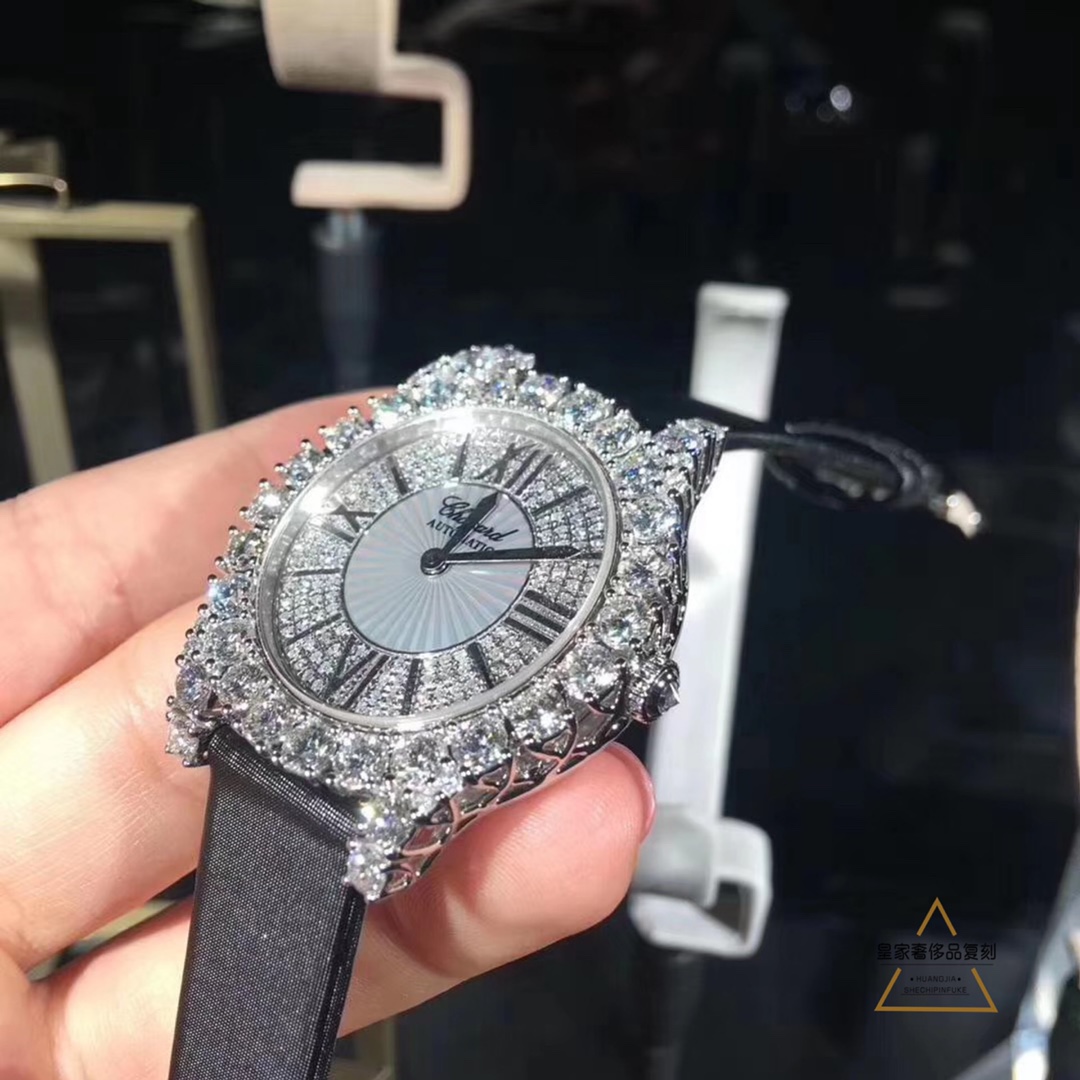 Chopard 萧邦女款大钻腕表
