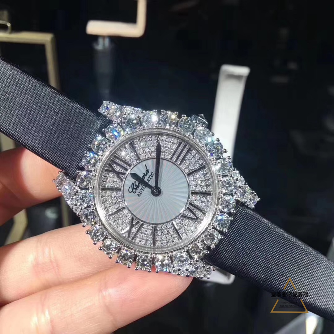 Chopard 萧邦女款大钻腕表