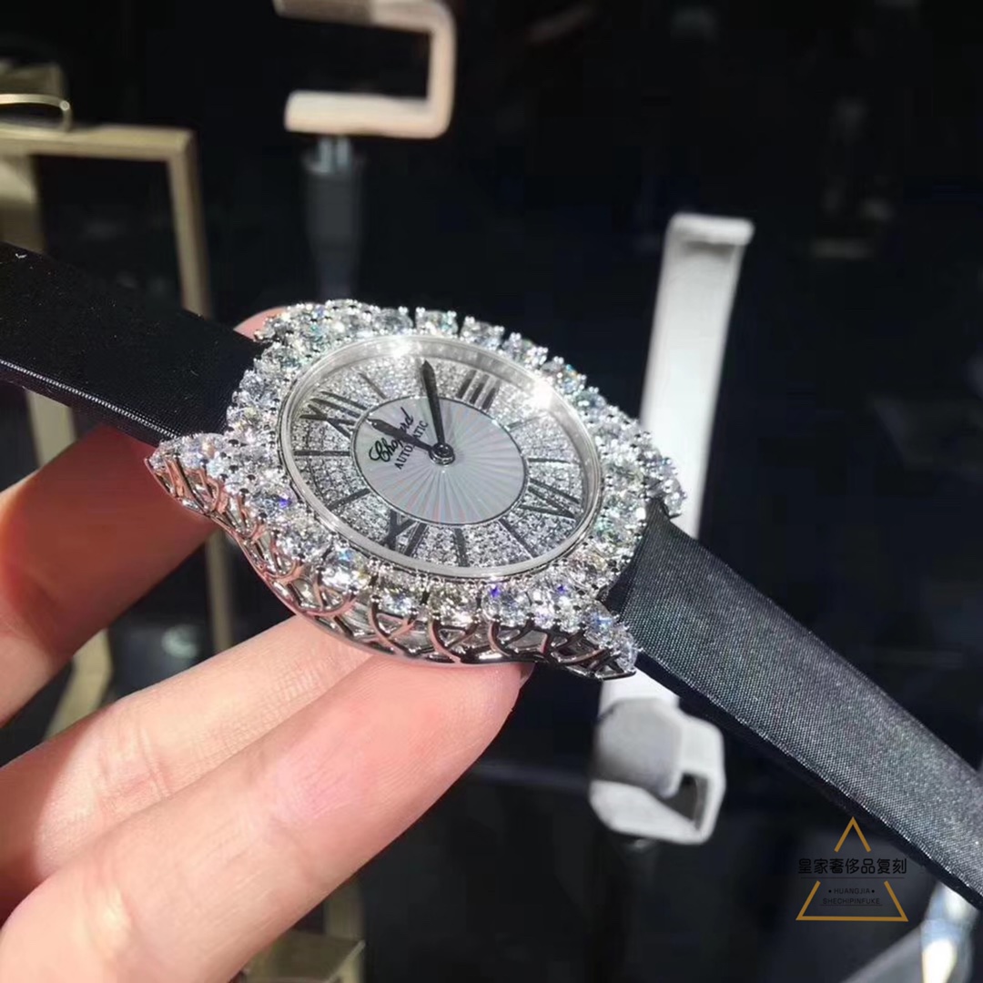 Chopard 萧邦女款大钻腕表
